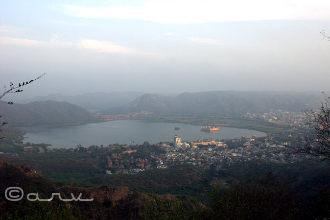 jal-mahal-jaipur-from-distance
