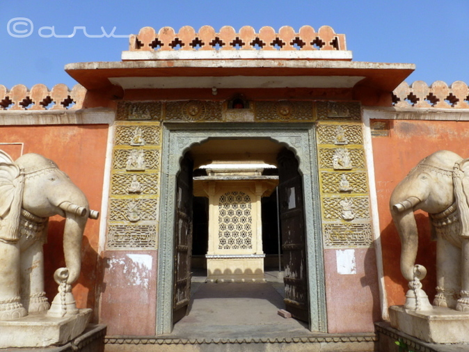chaturbhuj temple entrance