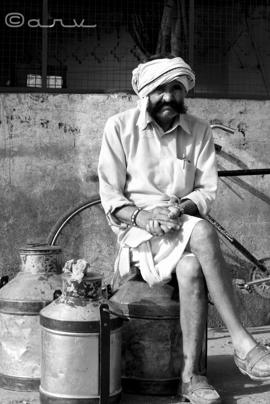 doodh mandi jaipur milk seller