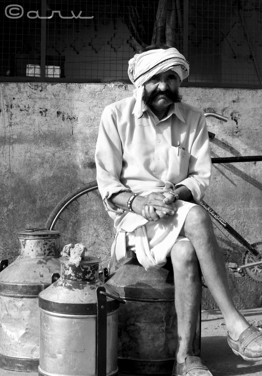 doodh mandi jaipur milk seller