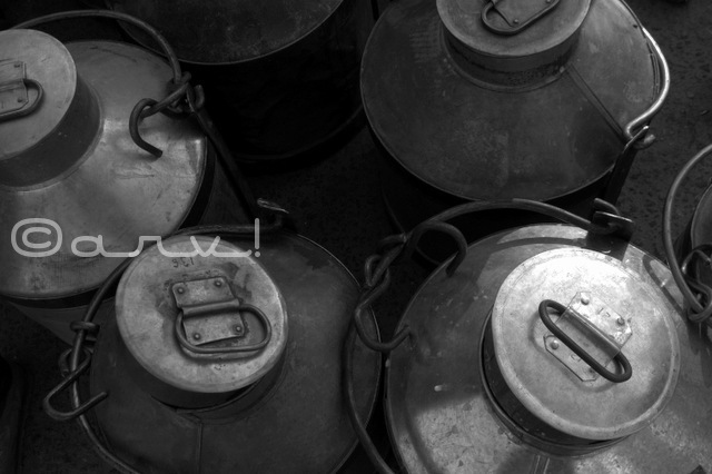 metal-storage-cans-milk-market-doodh-mandi-jaipur-jaipurthrumylens