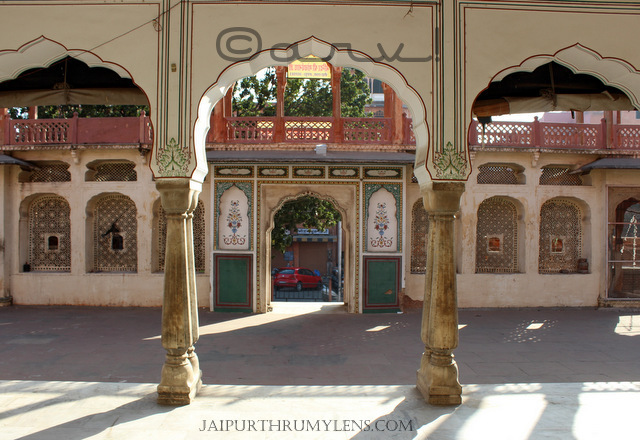 shri-govardhan-nath-mandir-jaipur-temple-architecture