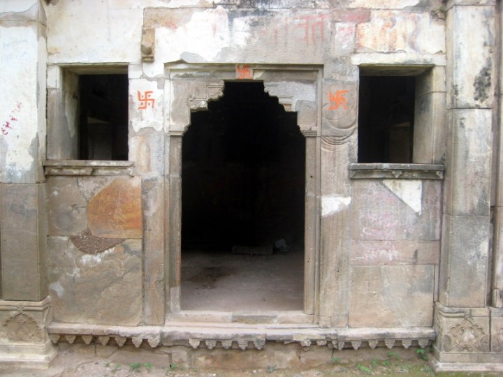 bhangarh palace ruins