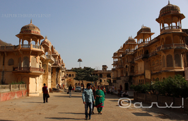must-visit-offbeat-jaipur-tourist-attraction-galta-monkey-temple-jaipurthrumylens