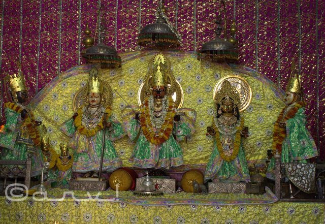 idol-of-bhagwan-shri-ram-sita-bharat-at-sri-ramchandra-temple-jaipur