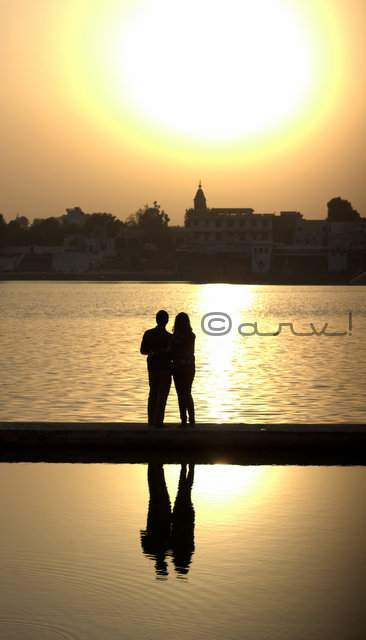 happy-couple-valentine-day-picture-pushkar-lake-friday-skywatch-jaipurthrumylens