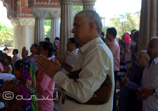devotee-at-govind-dev-ji-temple-jaipur