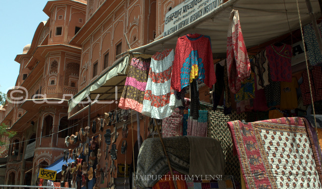 touristy-hawa-mahal-sirehdyodi-bazaar-jaipur