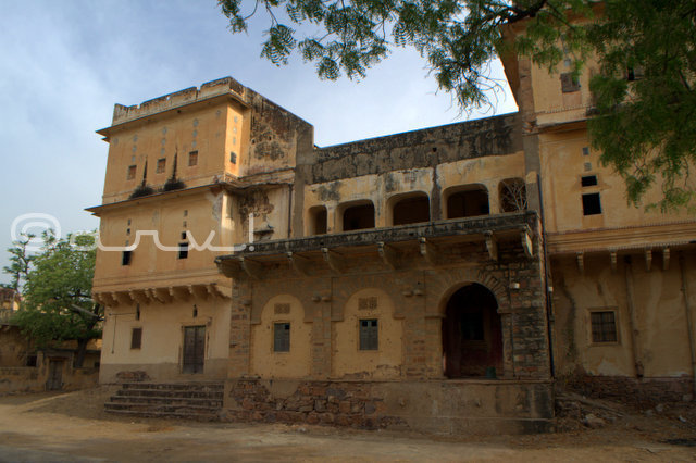 beautiful-palace-near-jaipur-in-village-naila-fatehgarh-jaipurthrumylens