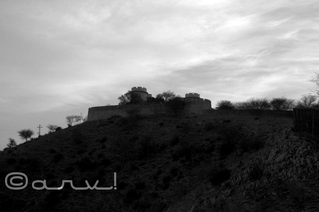 naila-fort-view-from-outside