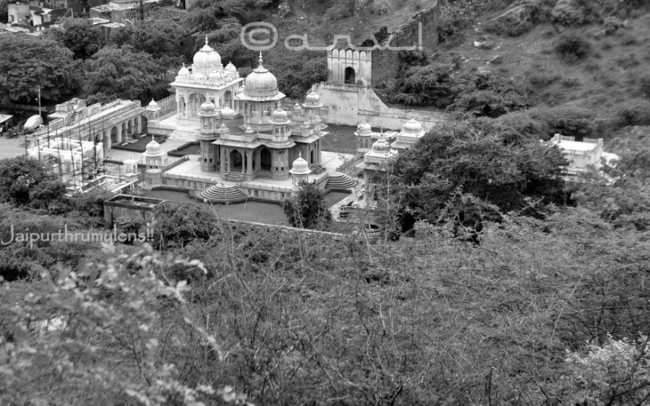 maharajah-sawai-jai-singh-ii-picture-royal-gaitore-tourist-attraction-in-jaipur-jaipurthrumylens