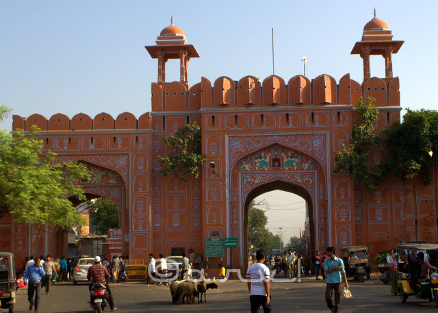 walled-city-gates-in-jaipur-history-ghat-gate-ramganj-bazaar-architecture