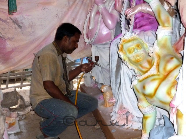 bengali-workers-in-jaipur-preparing-for-durgapuja