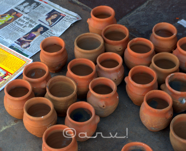 earthen pots & glass for sale in johari bazaar jaipur