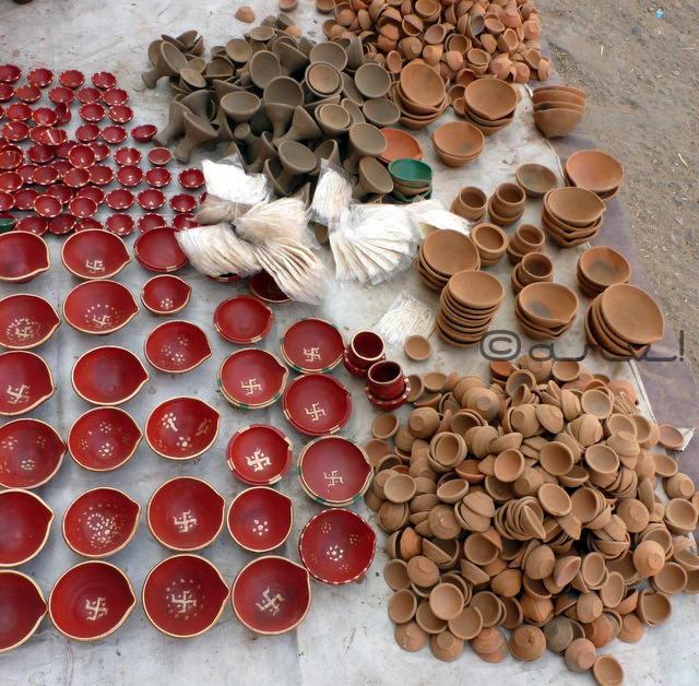 diya-for-diwali-potters-wheel-creation-deepawali-johari-bazaar-jaipur-rajasthan-india