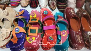 colorful-rajasthani-mochadis-juti-in-jaipur-rajasthan-heritage-week-exhibition-diggi-palace-jaipurthrumylens