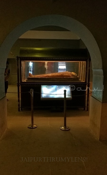egyptian-mummy-in-indian-museum-jaipur-albert-hall