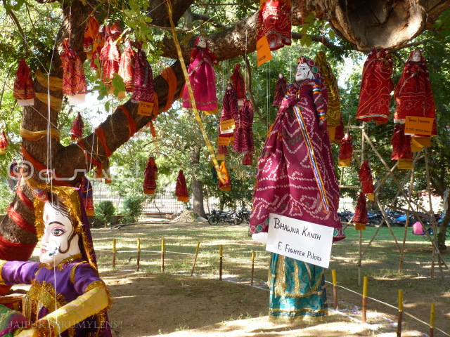 women-empowerment-puppet-installation-at-jaipur-art-summit