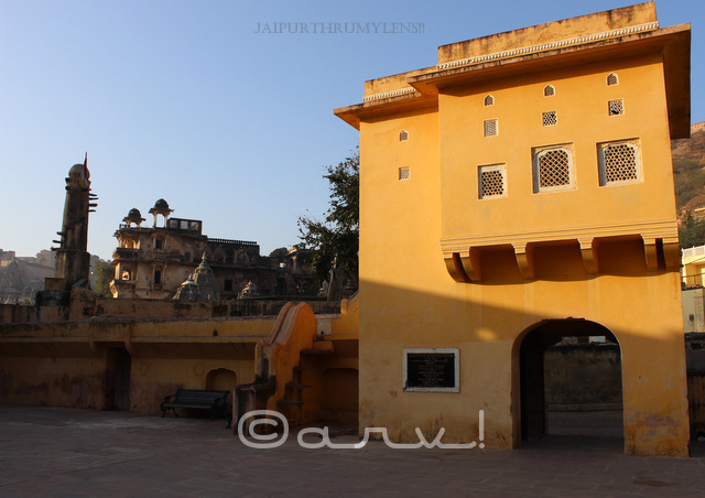 beautiful-ochre-color-rajput-architecture-of-amer-ancient-stepwell-panna-meena-kund-bawri-jaipur-jaipurthrumylens