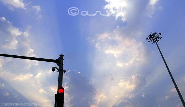 high-mast-pole-traffic-lights-jaipur-clouds-sunrays-skywatch-friday