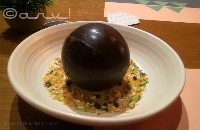 melting-choclate-ball-dessert-in-jaipur-meraaki-kitchen-review-jaipurthrumylens