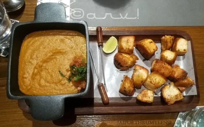 paav-bhaaji-fondue-fusion-food-at-meraaki-kitchen-jaipur