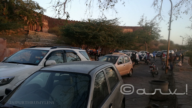 traffic-and-rush-sunrise-point-at-nahargarh-fort