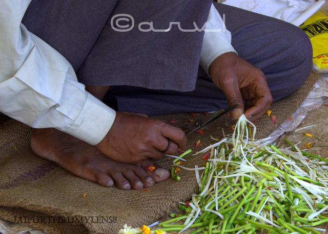 choti-chaupar-flower-seller-preparing-for-the-day-jaipur-photo-walk