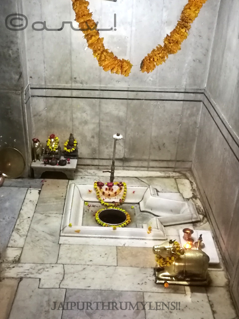 sinking-lord-shiva-shivling-at-ambikeshwar-mahadev-temple-in-amer-town-jaipur-history-of-amber