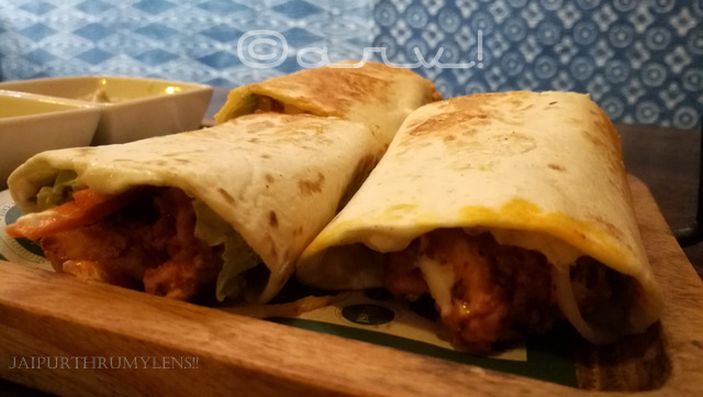 aachari-aloo-wrap-at-the-feast-cafe-jaipur-review-must-try