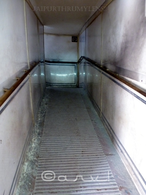 araish-work-in-ramp-hawa-mahal-jaipur