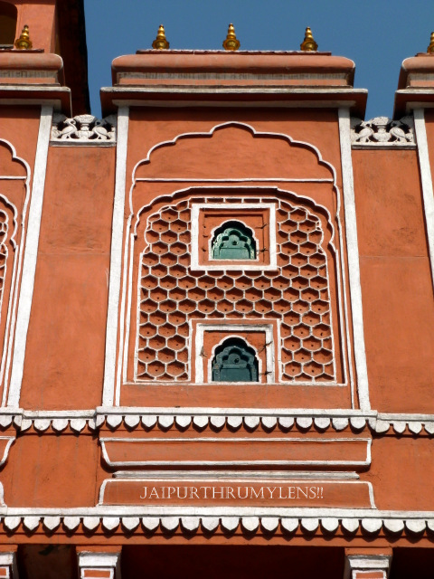 beautiful-honeycomb-architecture-design-hawa-mahal-jaipur-tourist-attraction