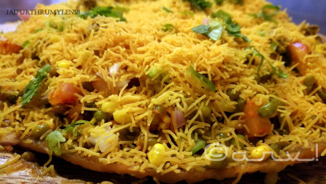 pakwaan-style-jumbo-sprout-bhelpuri-healthy-food-vegetarian-the-feast-cafe-jaipur-bakery