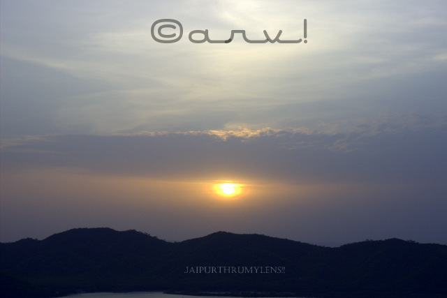 clouds-sun-monsoon-sunrise-point-in-jaipur-garh-ganesh-temple-friday-skywatch-jaipurthrumylens