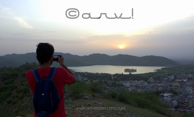 offbeat-sunrise-point-in-jaipur-jal-mahal-mansagar-view-quechua-arpenaz-10-backpack-jaipurthrumylens