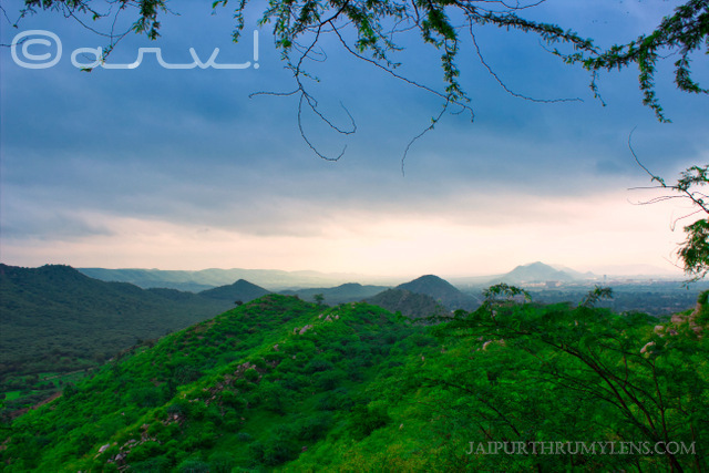 aravali-hills-hiking-trekking-in-jaipur-monsoon-jaipurthrumylens-skywatch-friday