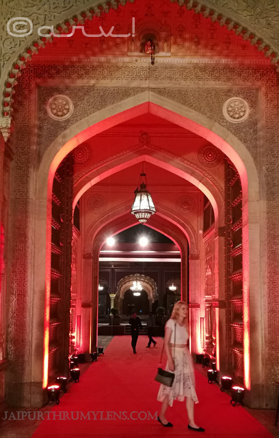 city-palace-gate-rajendra-pol-rajput-architecture-jaipur-by-nite