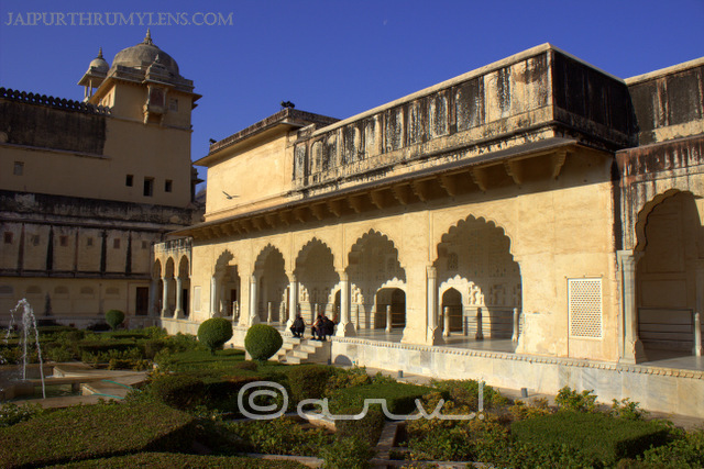 sukh-mahal-hall-of-pleasure-amer-fort-picture-mughal-garden-jaipur
