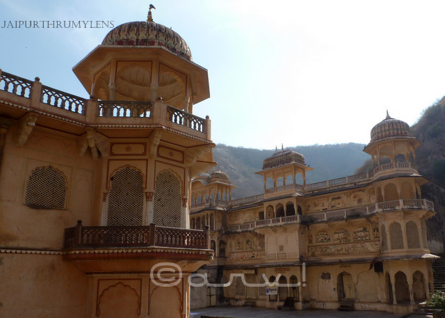 galta-ji-temple-jaipur-architecture-chhatri-lattice-india