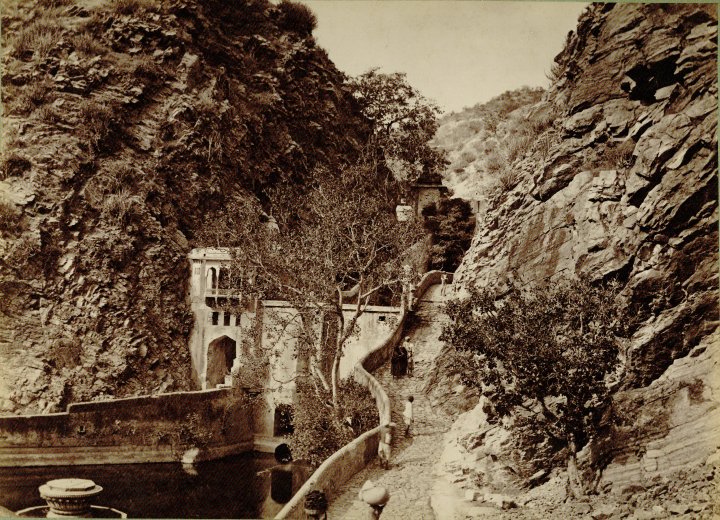 Galtaji-kund-bath-old-photo-lala-deen-dayal-1886