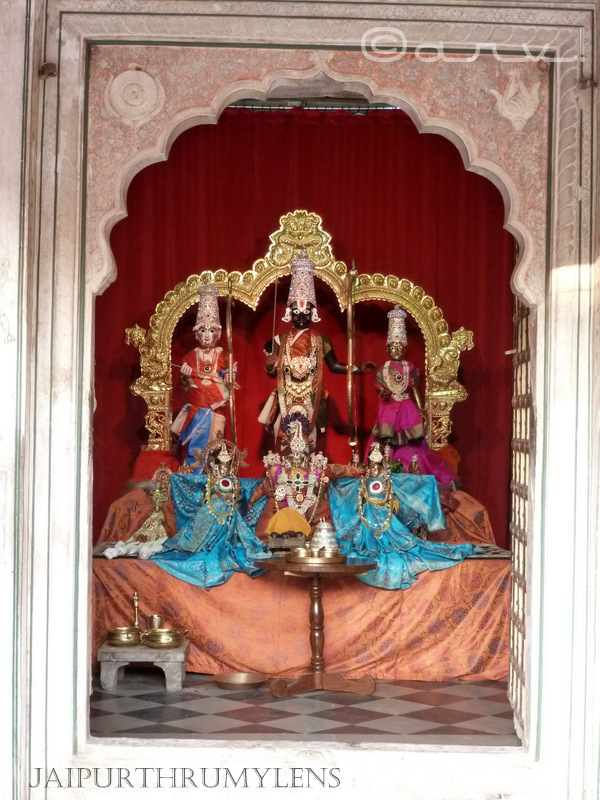 lord-ram-sita-lakshman-galtaji-sitaram-temple-jaipur