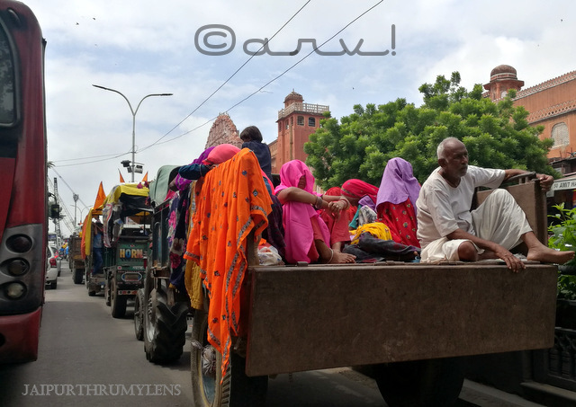 sirehdyodi-bazar-hawa-mahal-badi-chaupar-jaipur-traffic