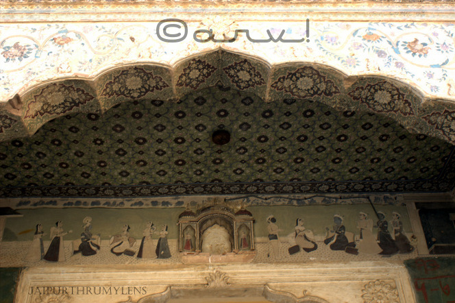 wall-painting-fresco-galtaji-temple-jaipur-timing