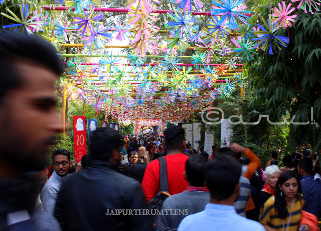 crowd at jaipur literature festival hotel diggi palace