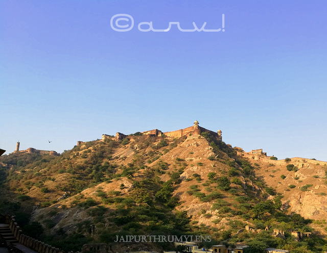 jaigarh-fort-seen-from-amer-fort-cafe-coffee-day