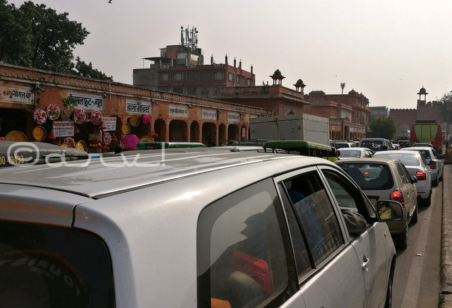 johari-bazar-jaipur-sanganeri-gate-traffic-jam-picture