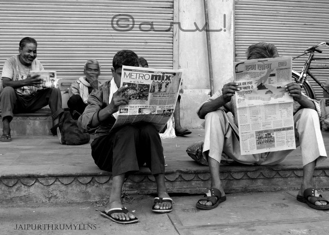 street-photography-jaipur-india-people-reading-newspaper-blog