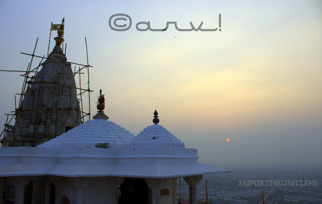 sunset-in-jaipur-at-sun-temple-galtaji