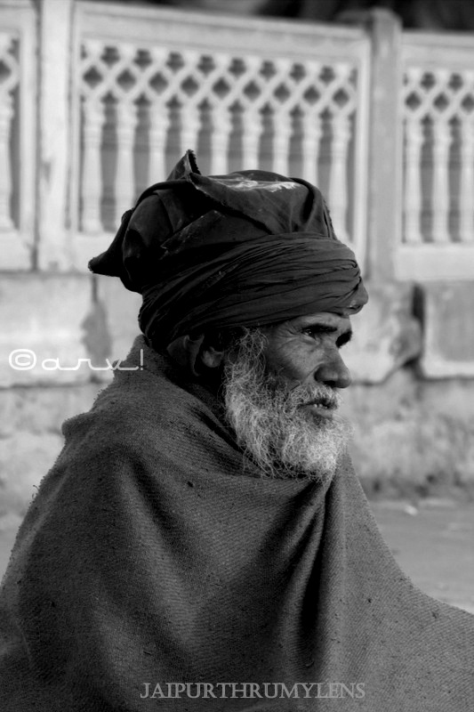 picture-beggar-on-jaipur-street-india