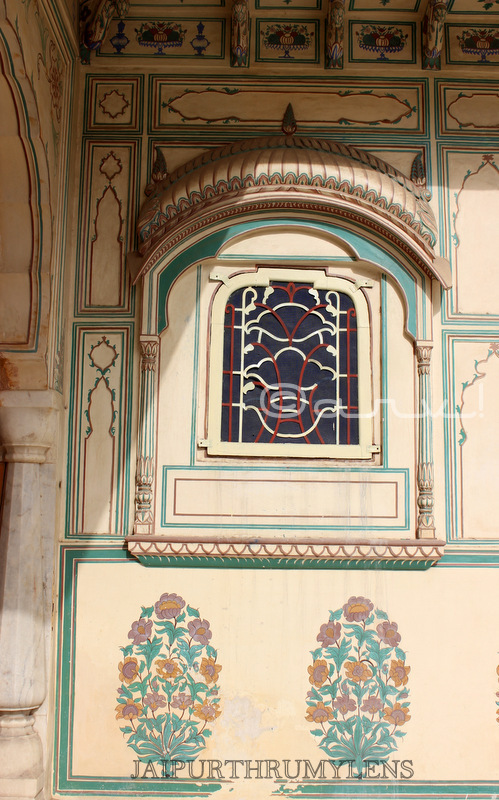 ancient-rajasthani-organic-wall-paintings-jaipur-sisodia-rani-bagh